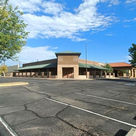 Clarion Inn & Suites, Roswell Exterior photo