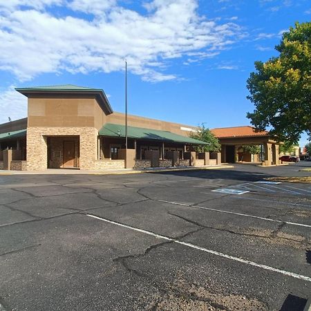 Clarion Inn & Suites, Roswell Exterior photo