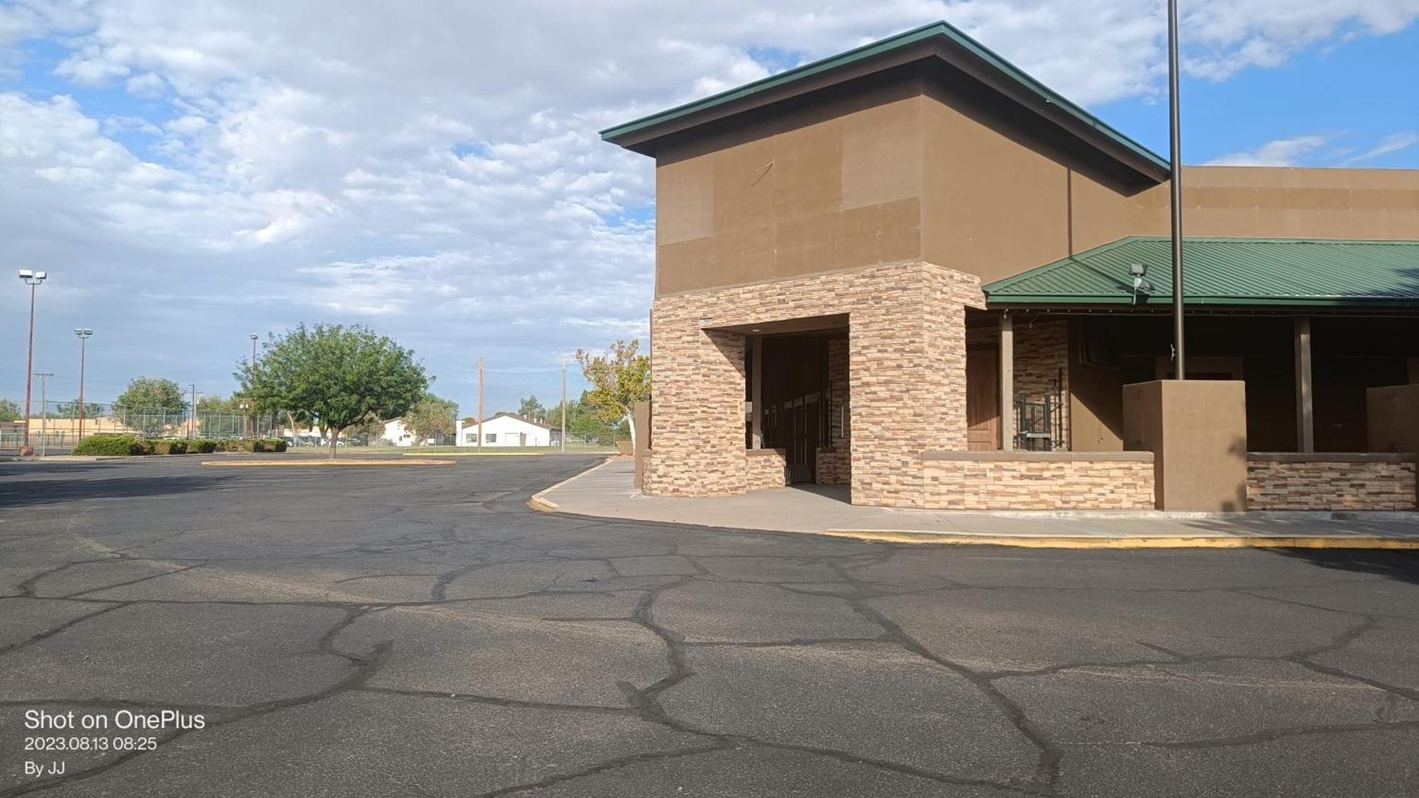 Clarion Inn & Suites, Roswell Exterior photo