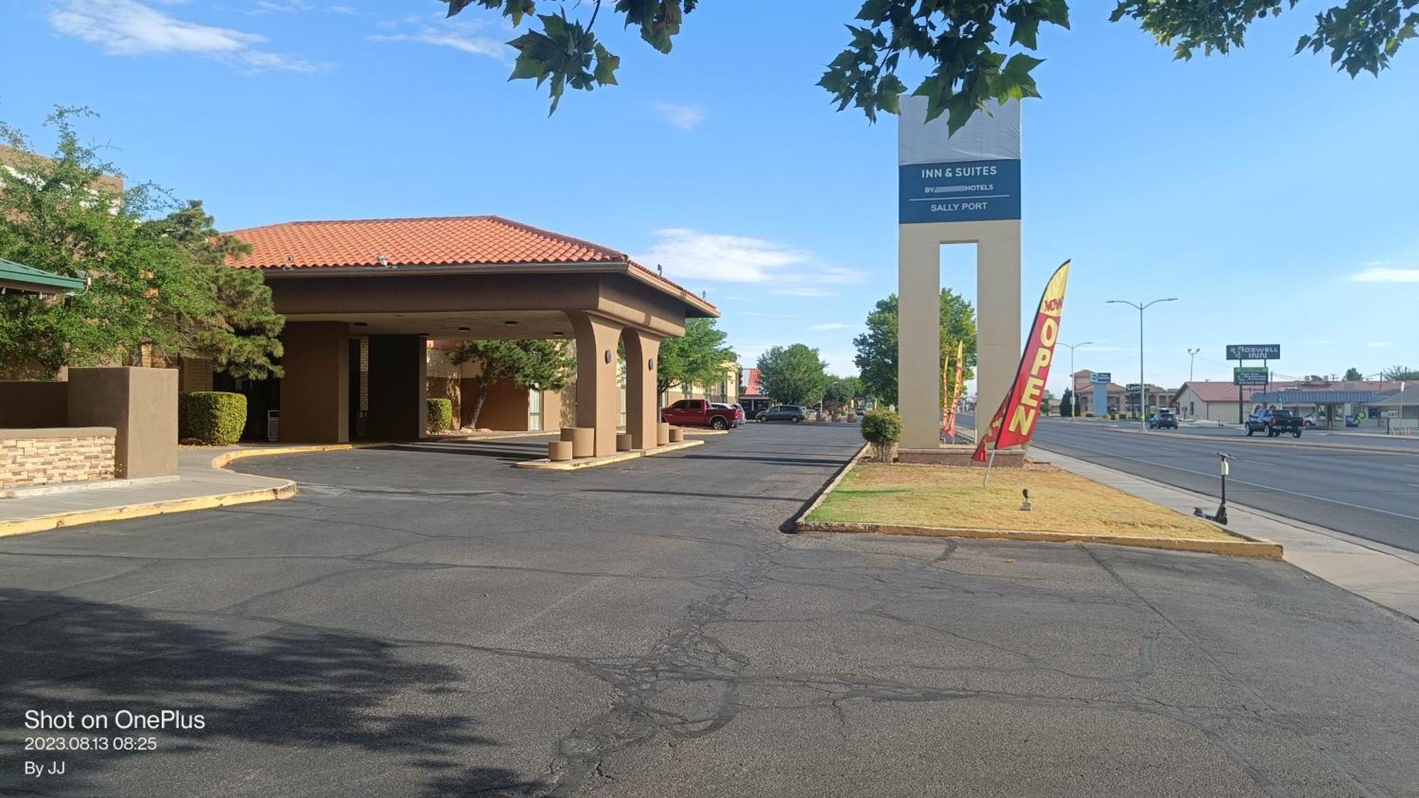 Clarion Inn & Suites, Roswell Exterior photo