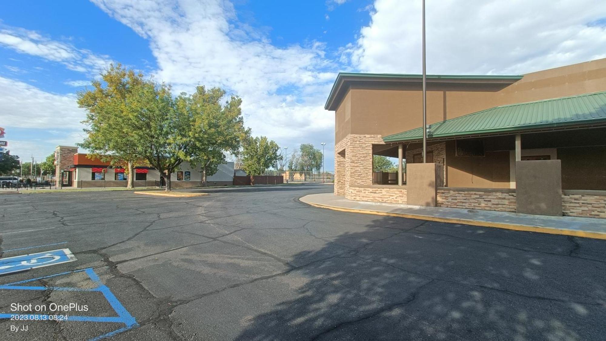 Clarion Inn & Suites, Roswell Exterior photo